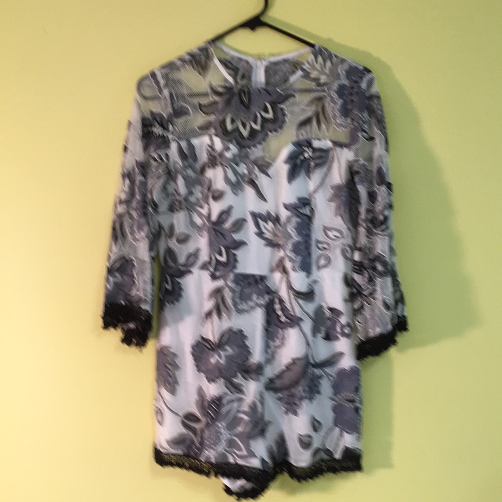 Romper White gray and black flowered size small